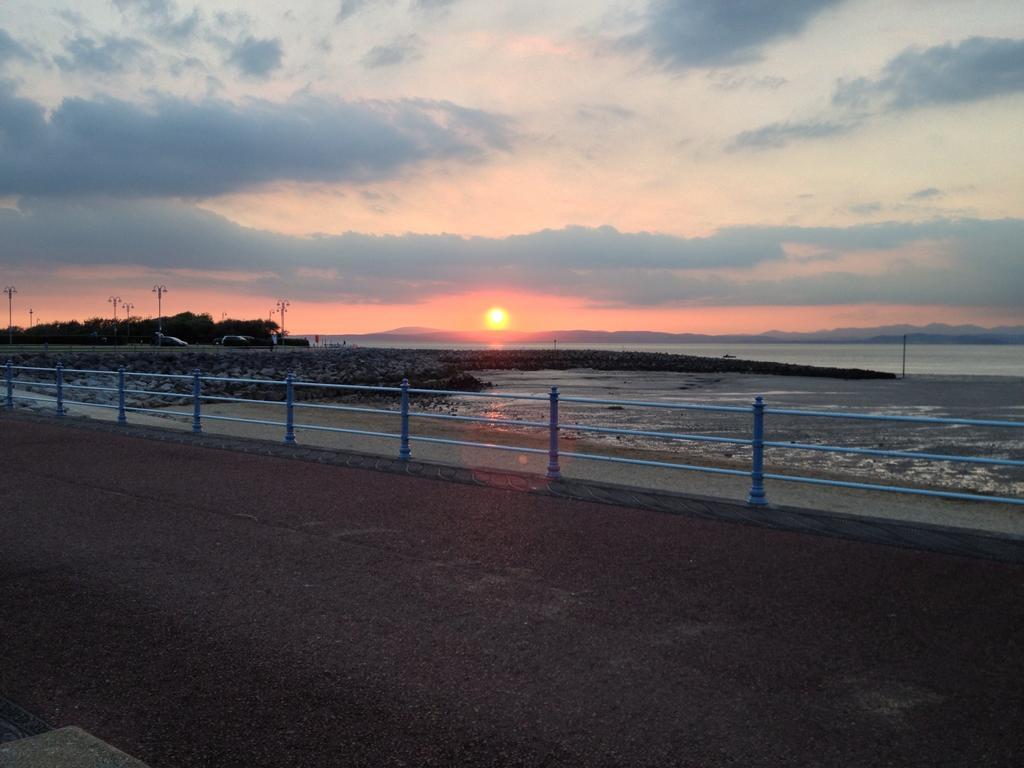 The Crown Hotel Morecambe Bagian luar foto